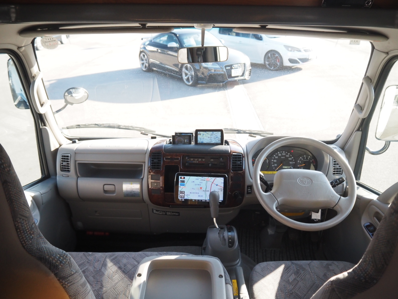 キャンピングカーキャブコン