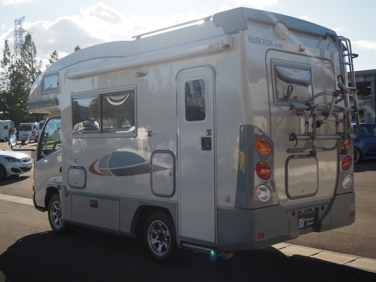 キャンピングカーキャブコン