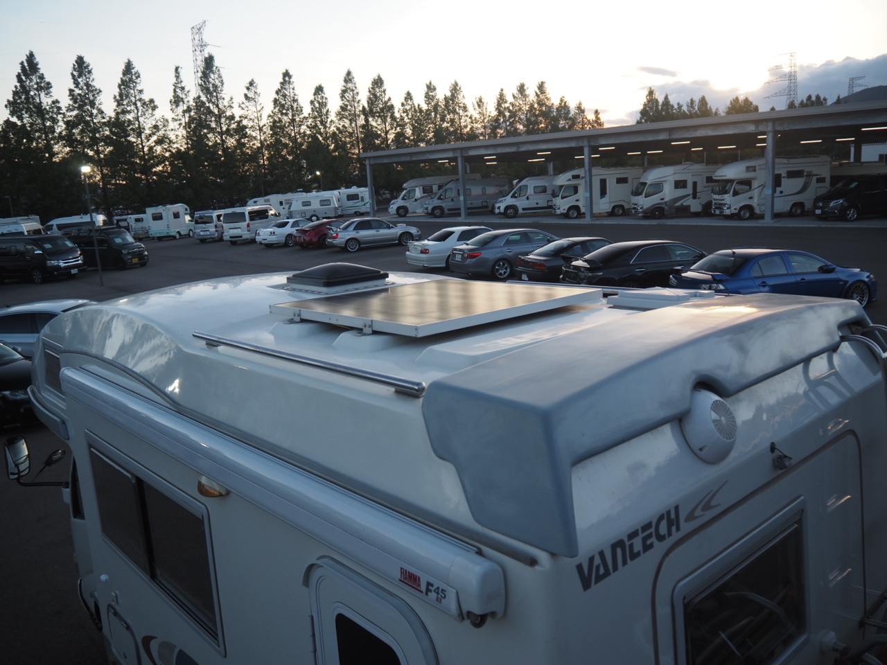 キャンピングカーキャブコン