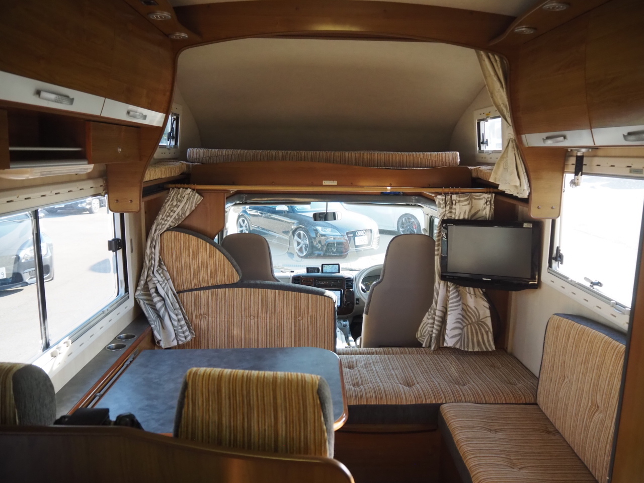 キャンピングカーキャブコン