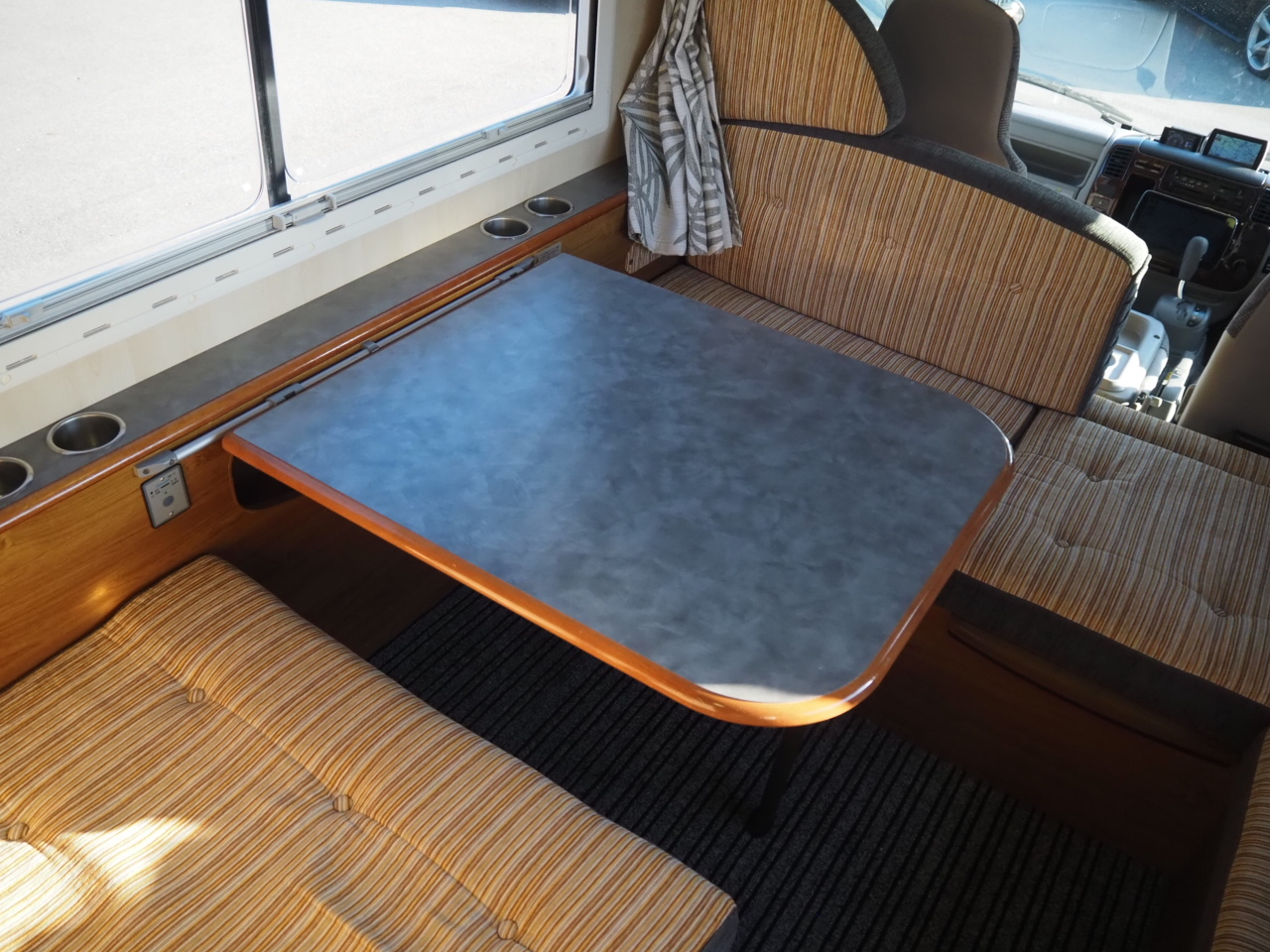 キャンピングカーキャブコン