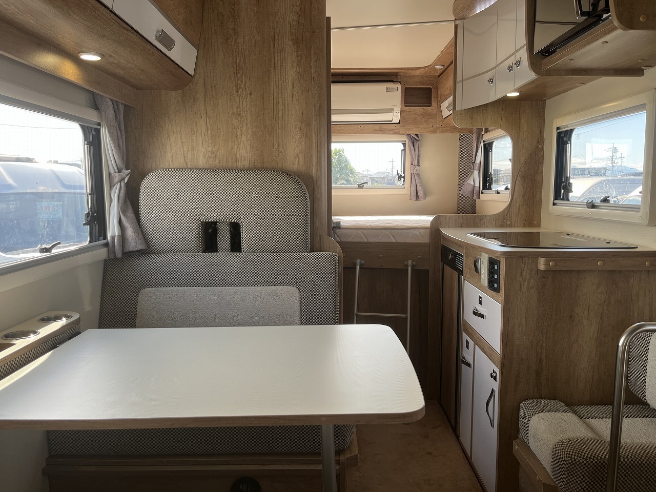 キャンピングカーキャブコン
