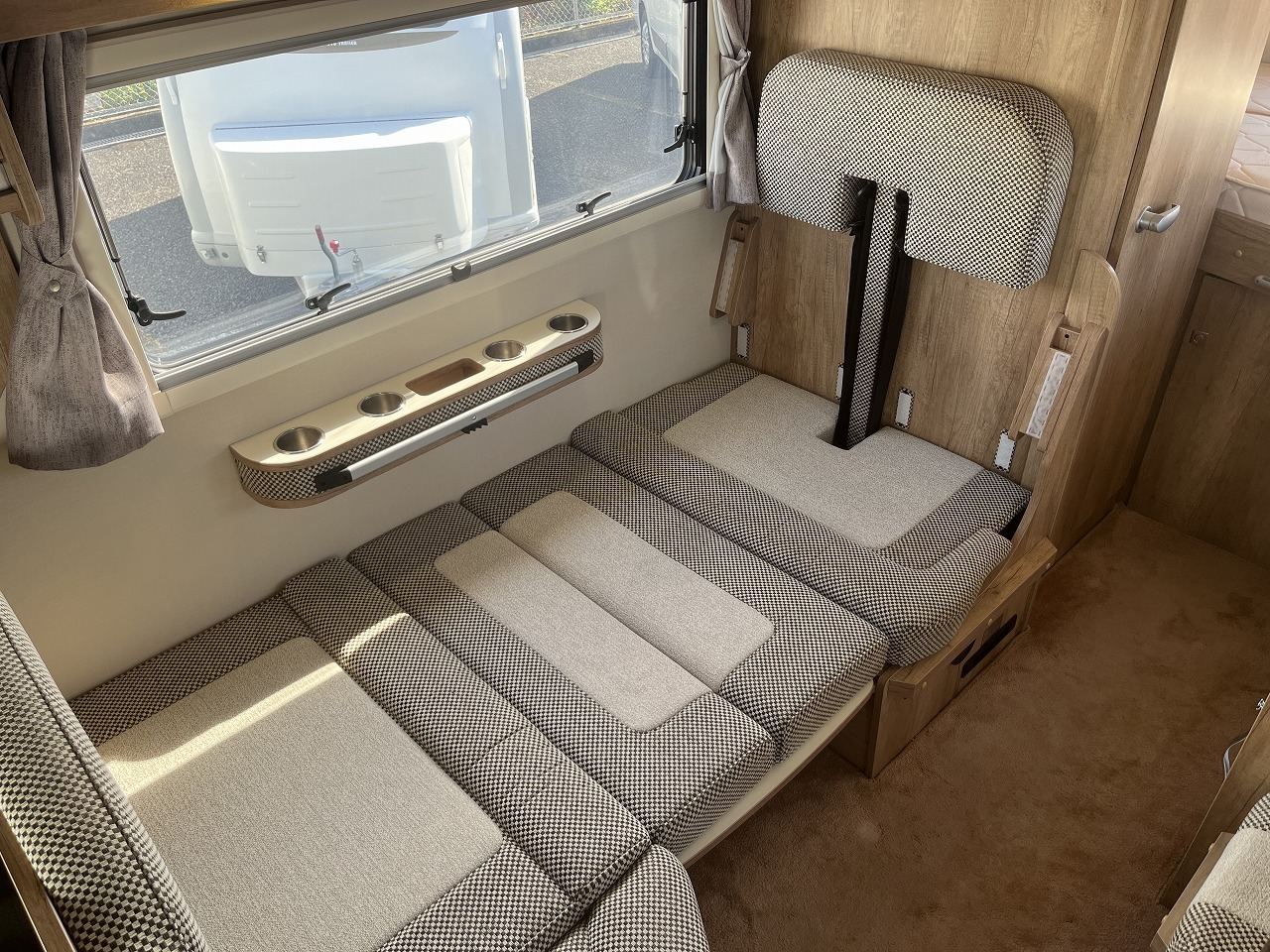 キャンピングカーキャブコン