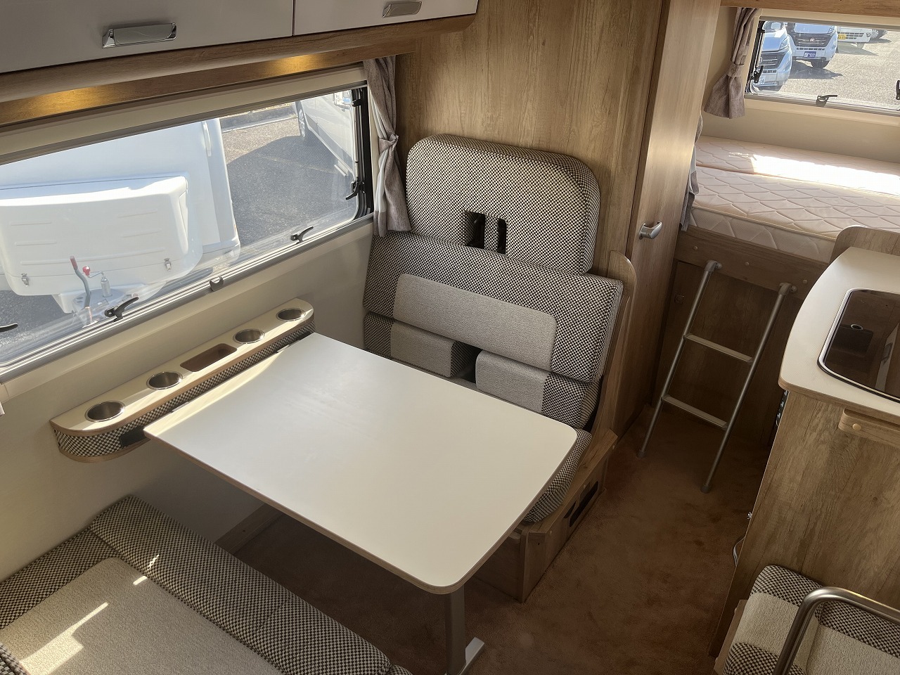 キャンピングカーキャブコン