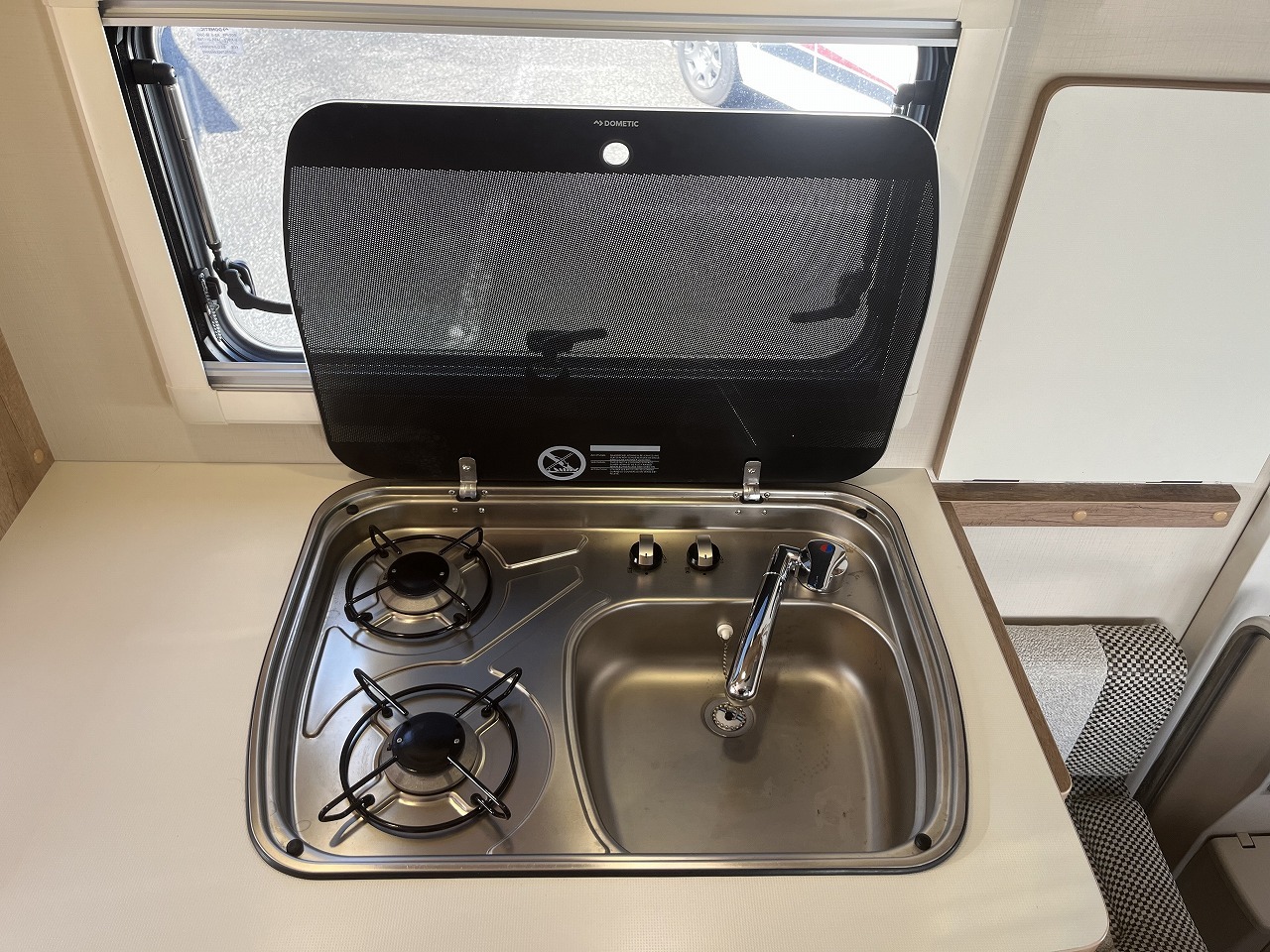 キャンピングカーキャブコン