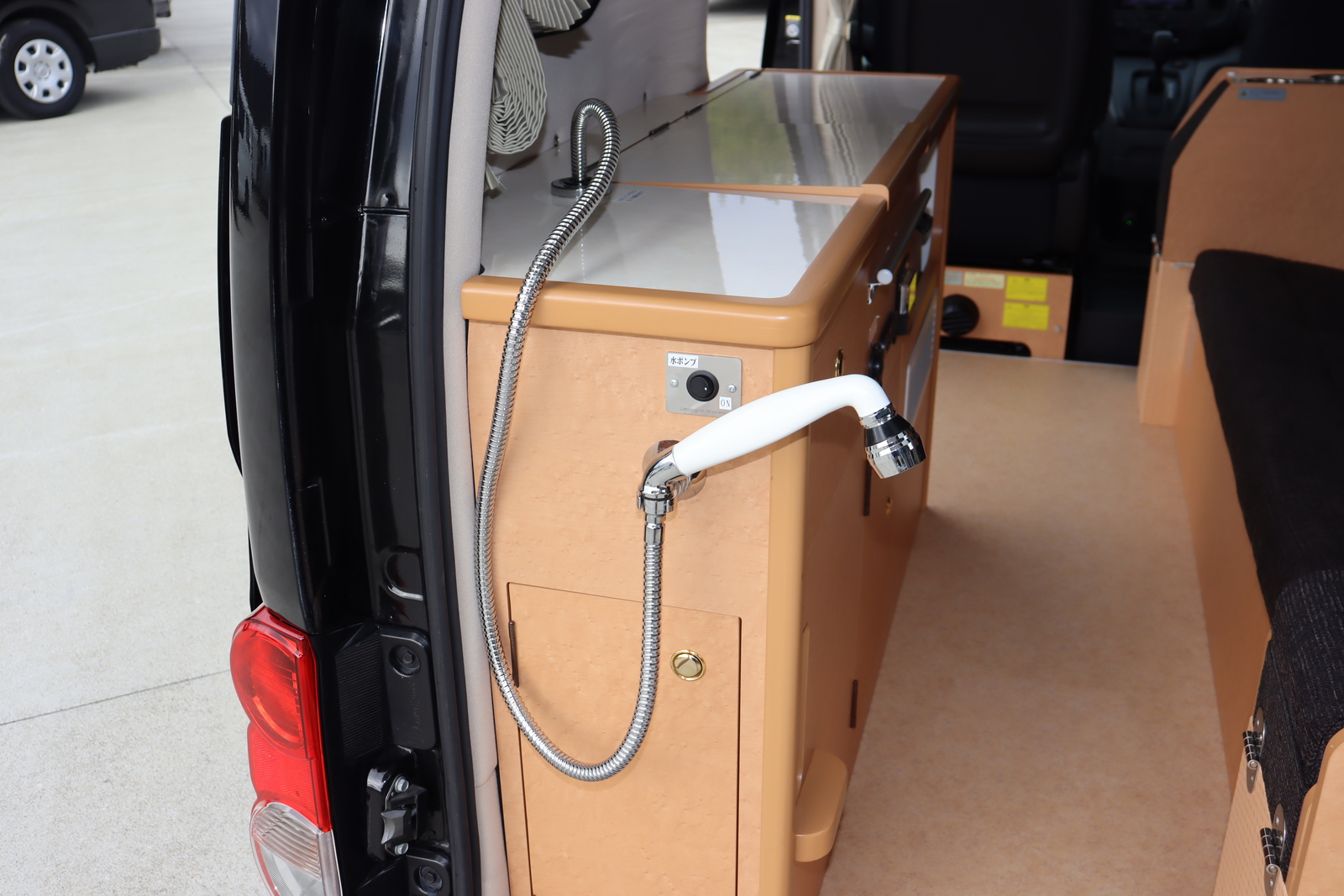 キャンピングカーバンコン