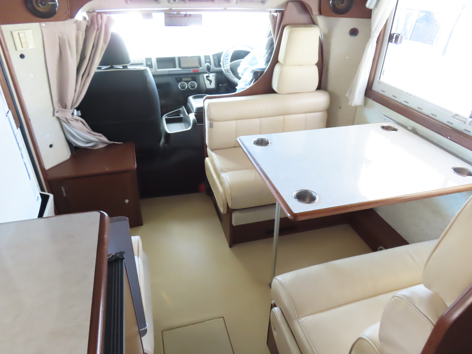 キャンピングカーキャブコン