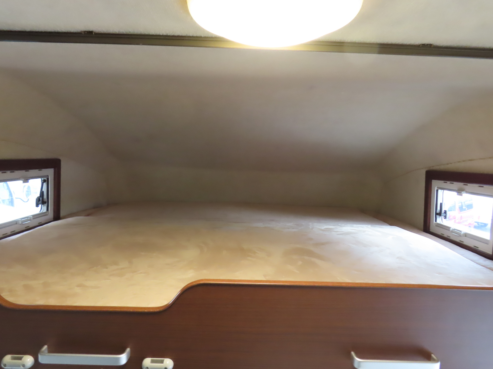 キャンピングカーキャブコン