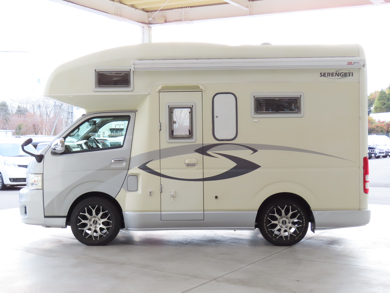 キャンピングカーキャブコン