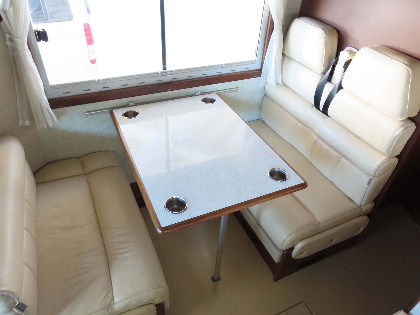 キャンピングカーキャブコン