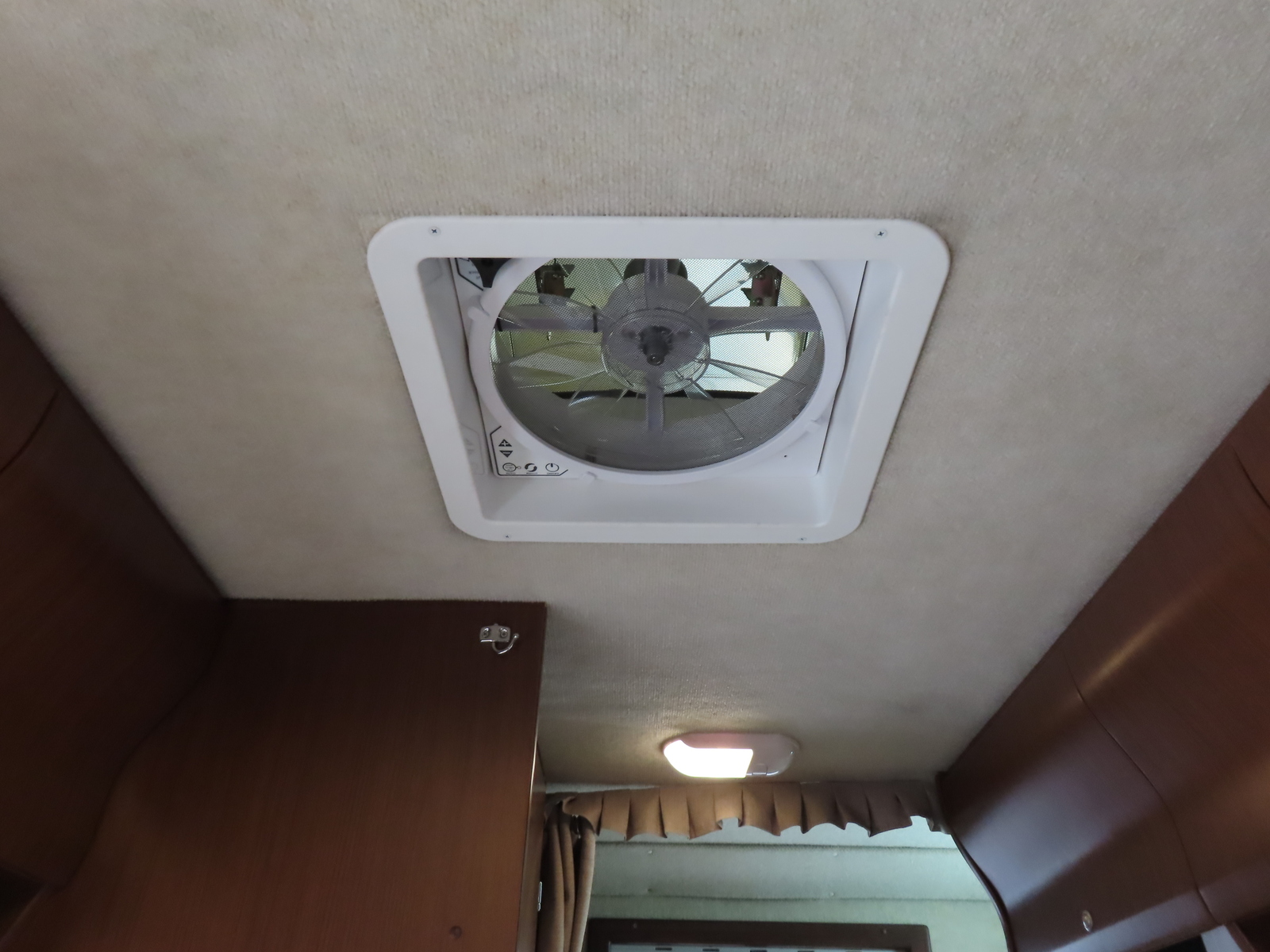 キャンピングカーキャブコン