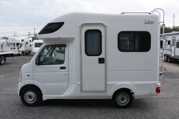 キャンピングカー軽キャンパー