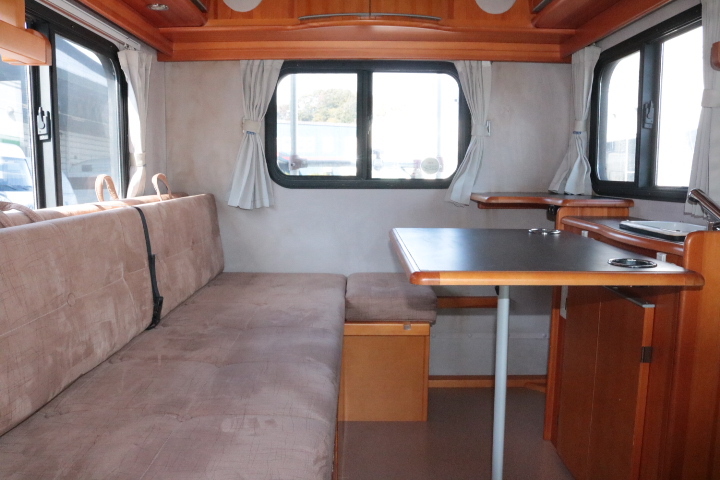 キャンピングカー軽キャンパー