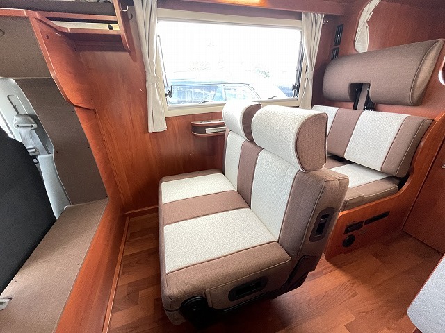 キャンピングカーキャブコン