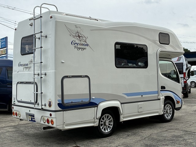 キャンピングカーキャブコン