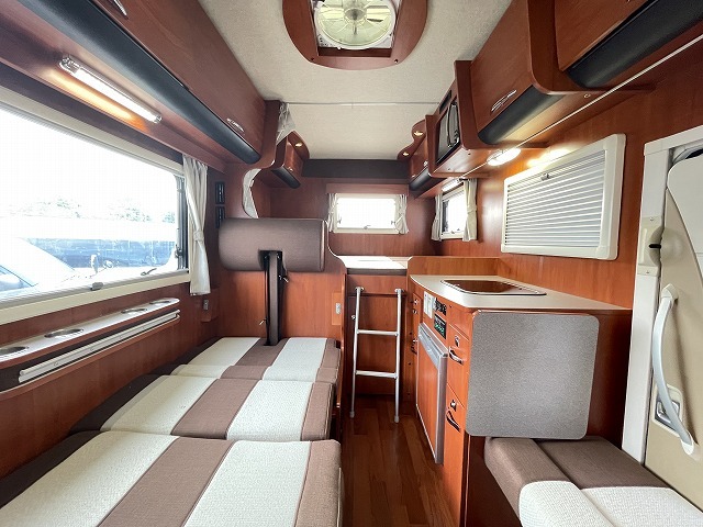 キャンピングカーキャブコン