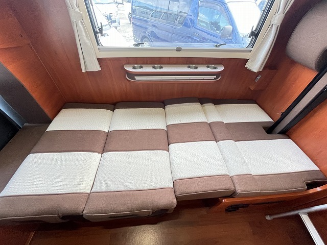 キャンピングカーキャブコン