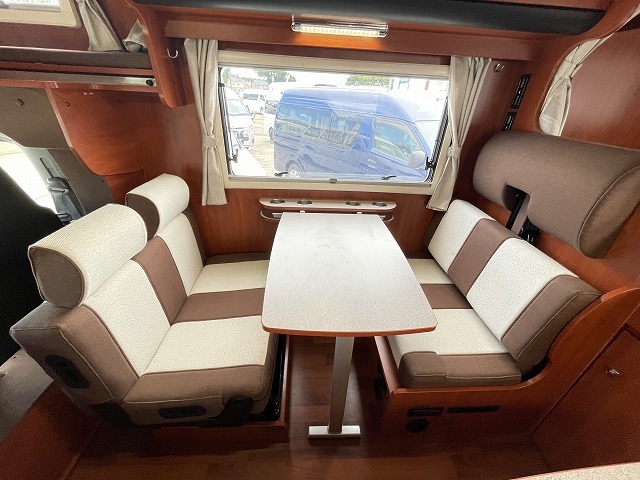 キャンピングカーキャブコン