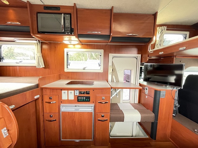 キャンピングカーキャブコン