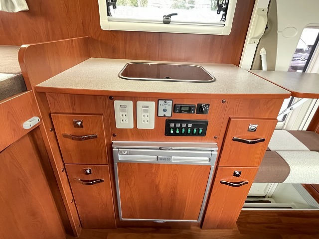 キャンピングカーキャブコン