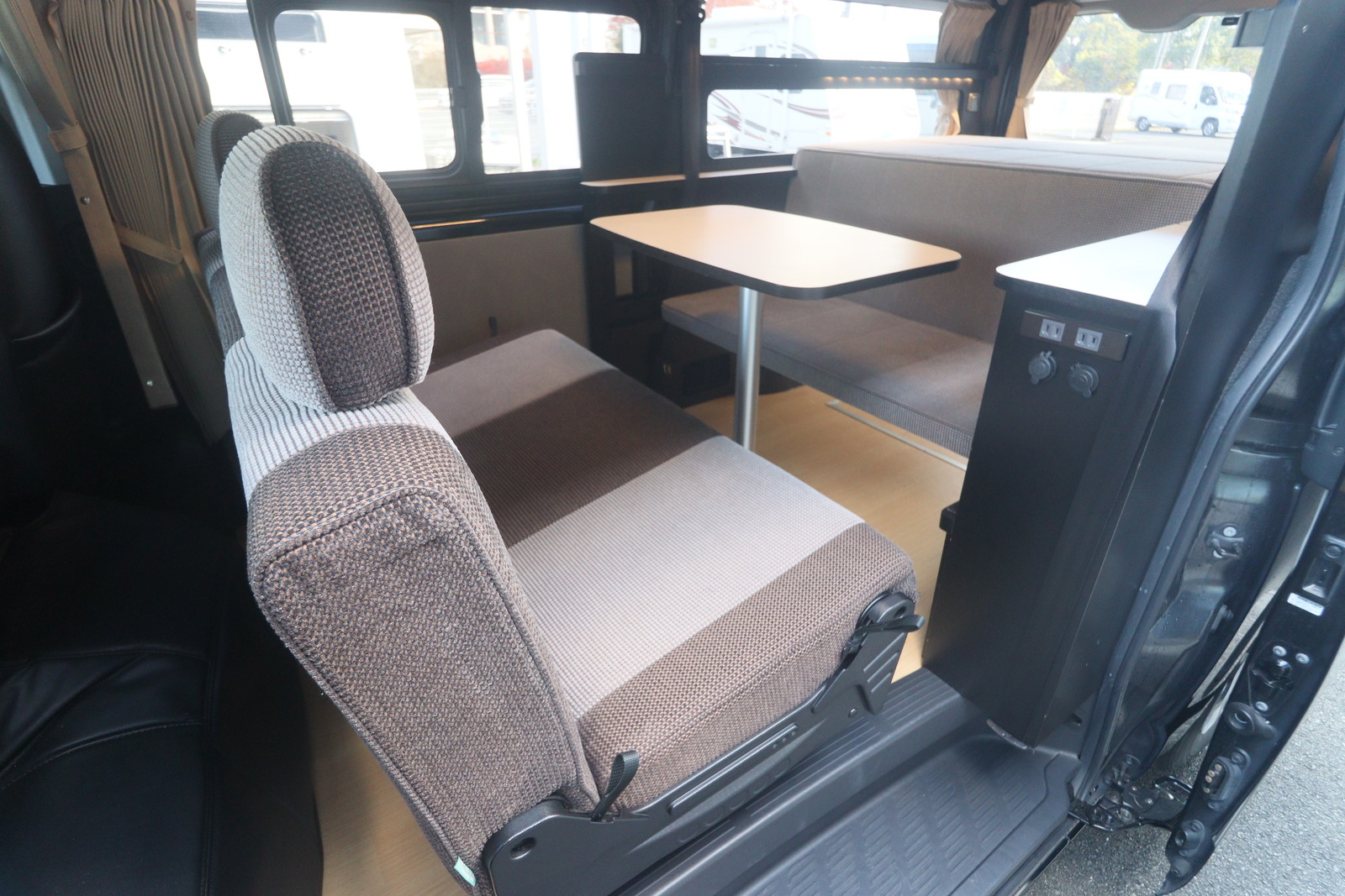 キャンピングカーバンコン