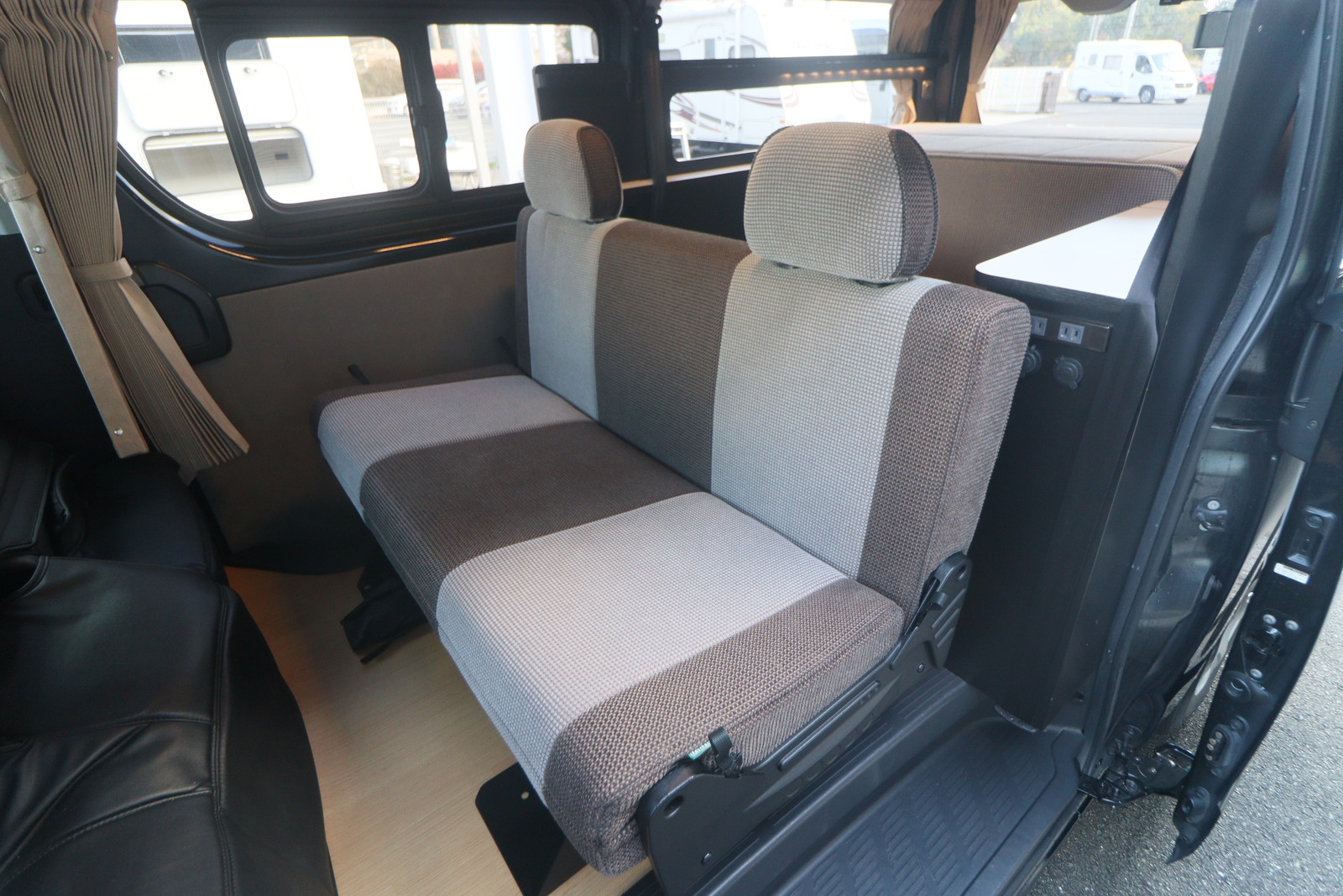 キャンピングカーバンコン