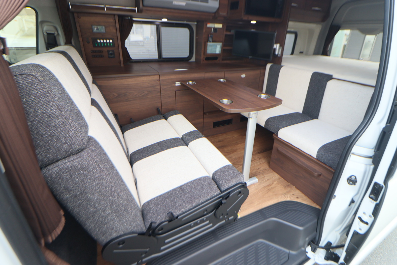 キャンピングカーバンコン