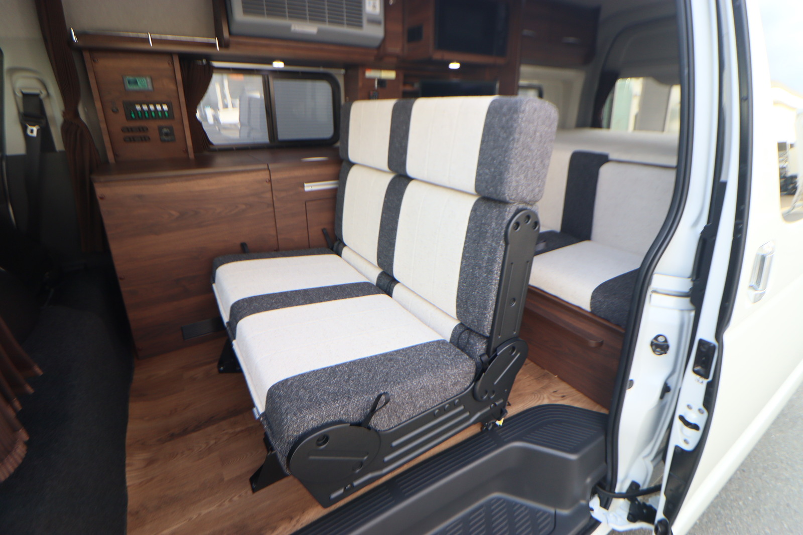 キャンピングカーバンコン