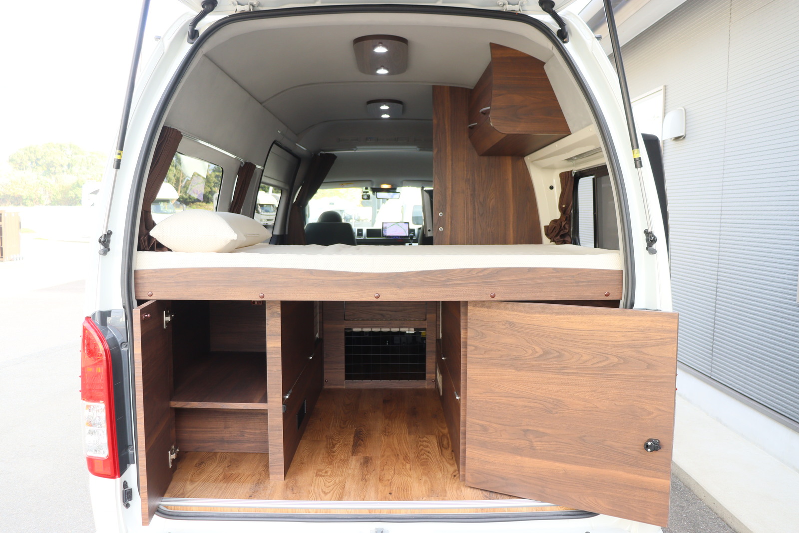 キャンピングカーバンコン