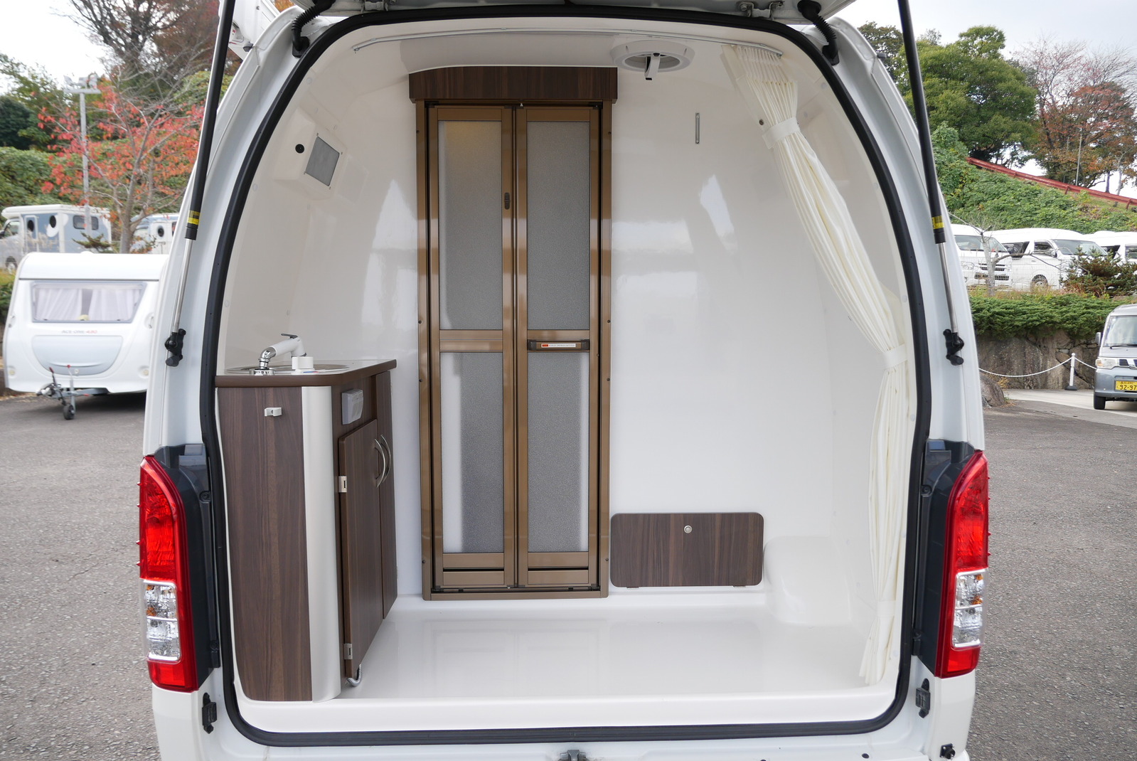 キャンピングカーバンコン