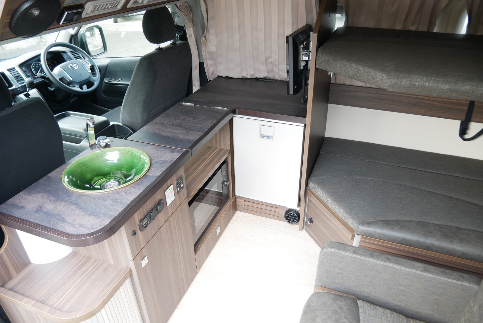 キャンピングカーバンコン