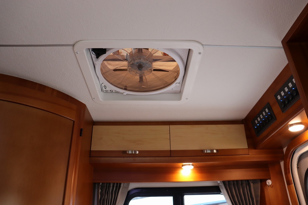 キャンピングカーキャブコン