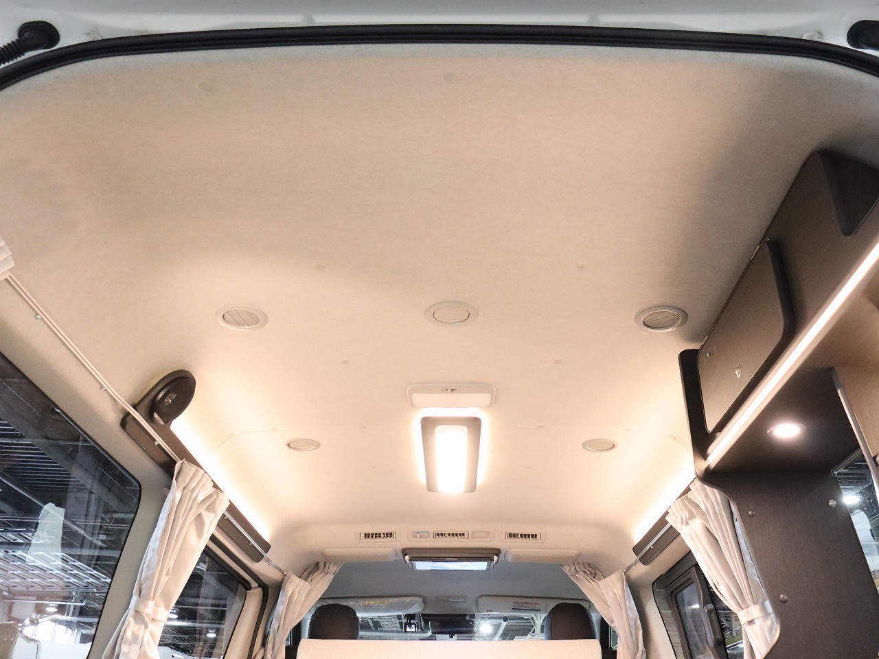 キャンピングカーバンコン