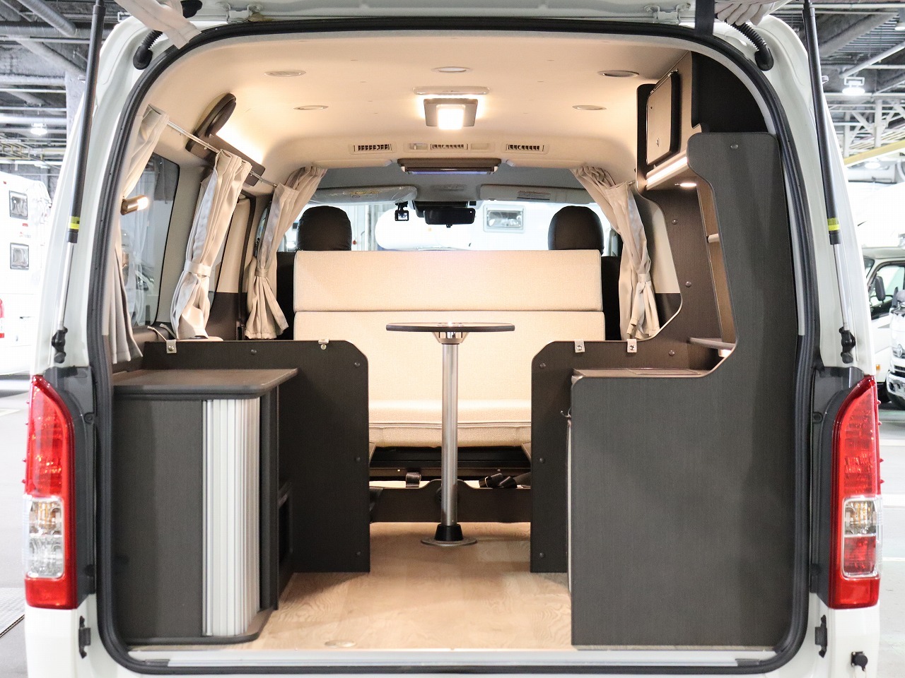 キャンピングカーバンコン