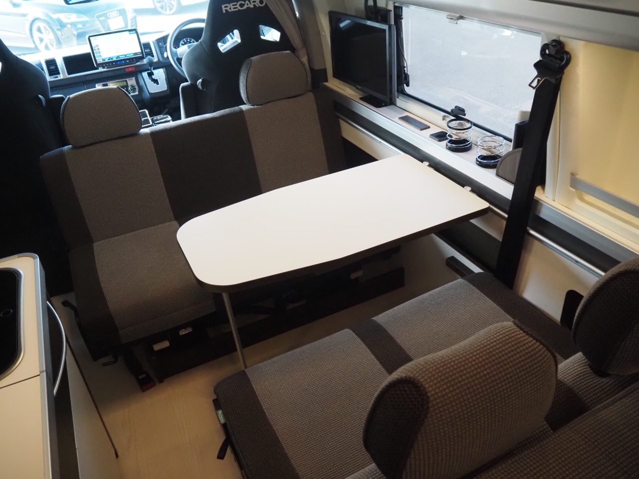 キャンピングカーバンコン