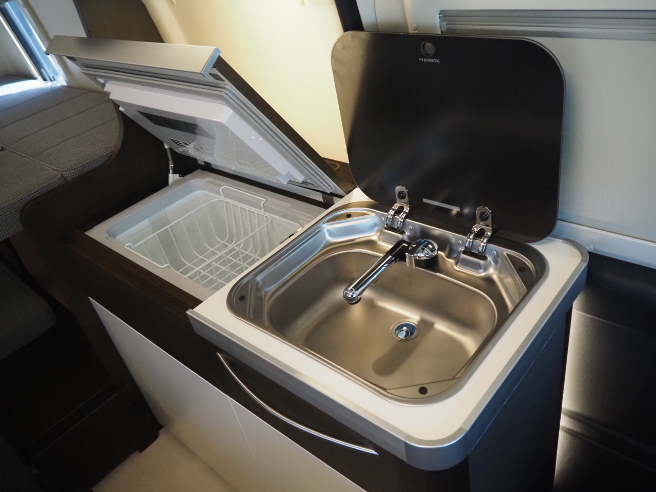 キャンピングカーバンコン