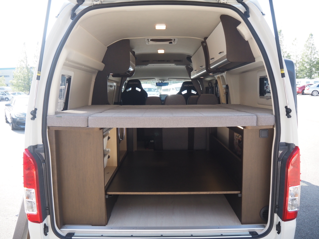 キャンピングカーバンコン