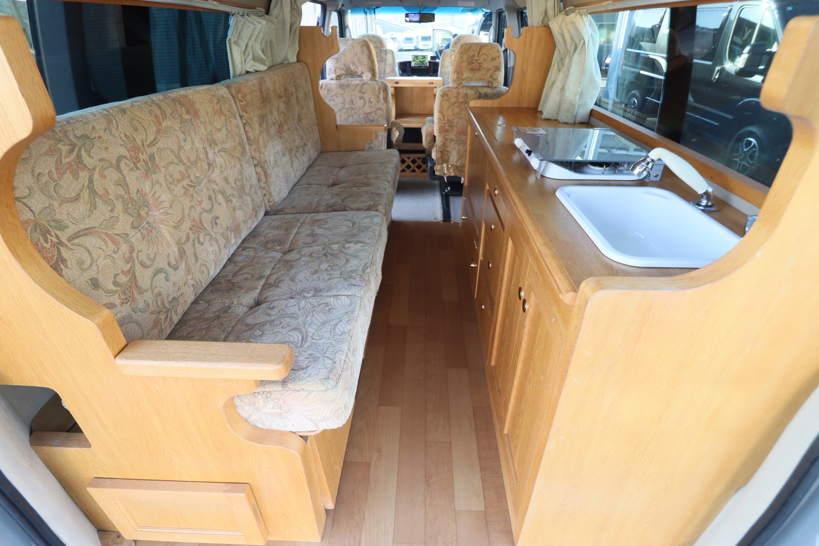 キャンピングカーバンコン