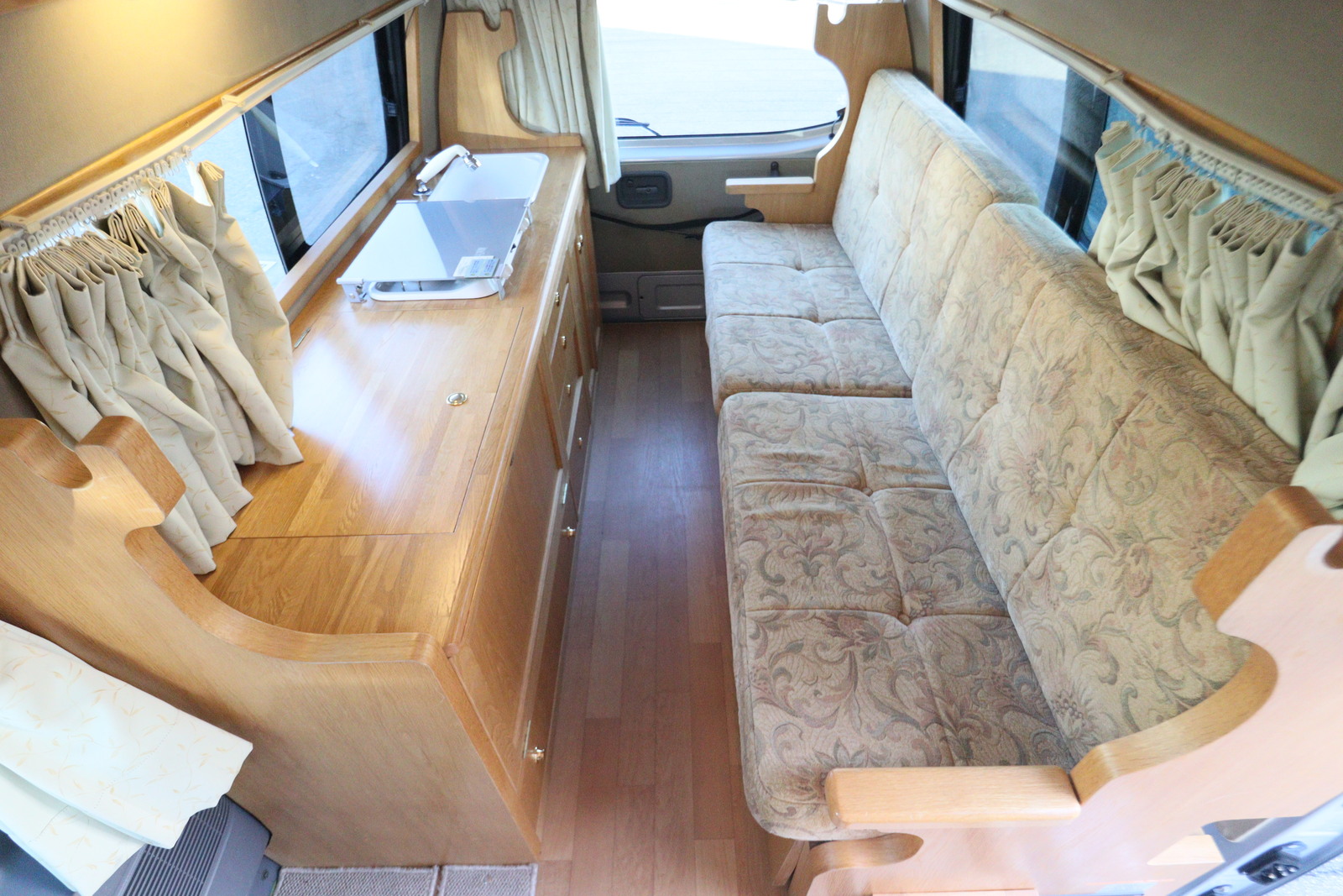 キャンピングカーバンコン