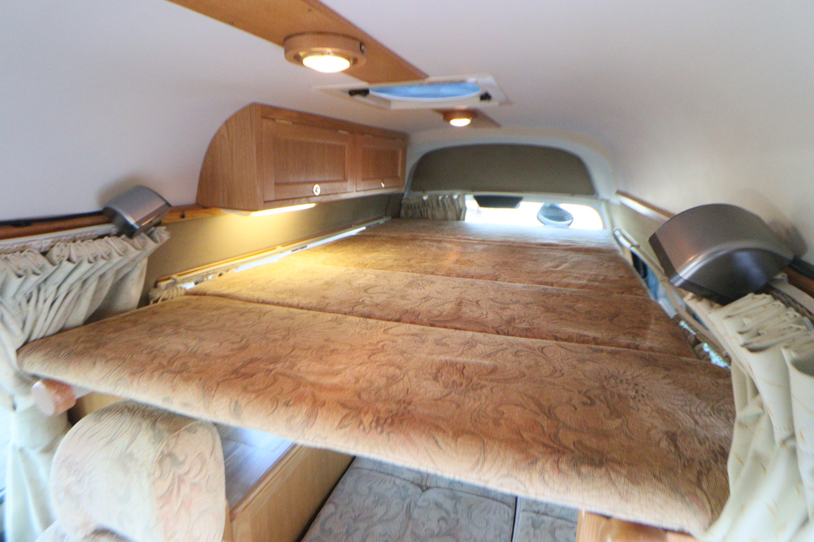 キャンピングカーバンコン