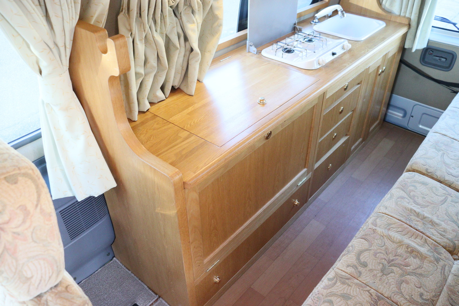 キャンピングカーバンコン