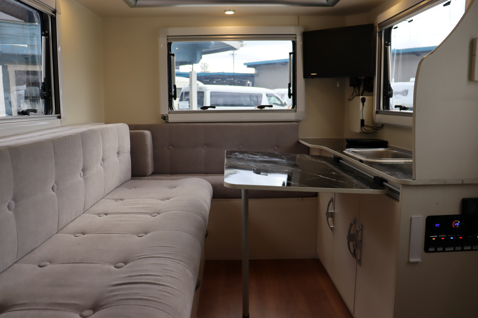 キャンピングカー軽キャンパー