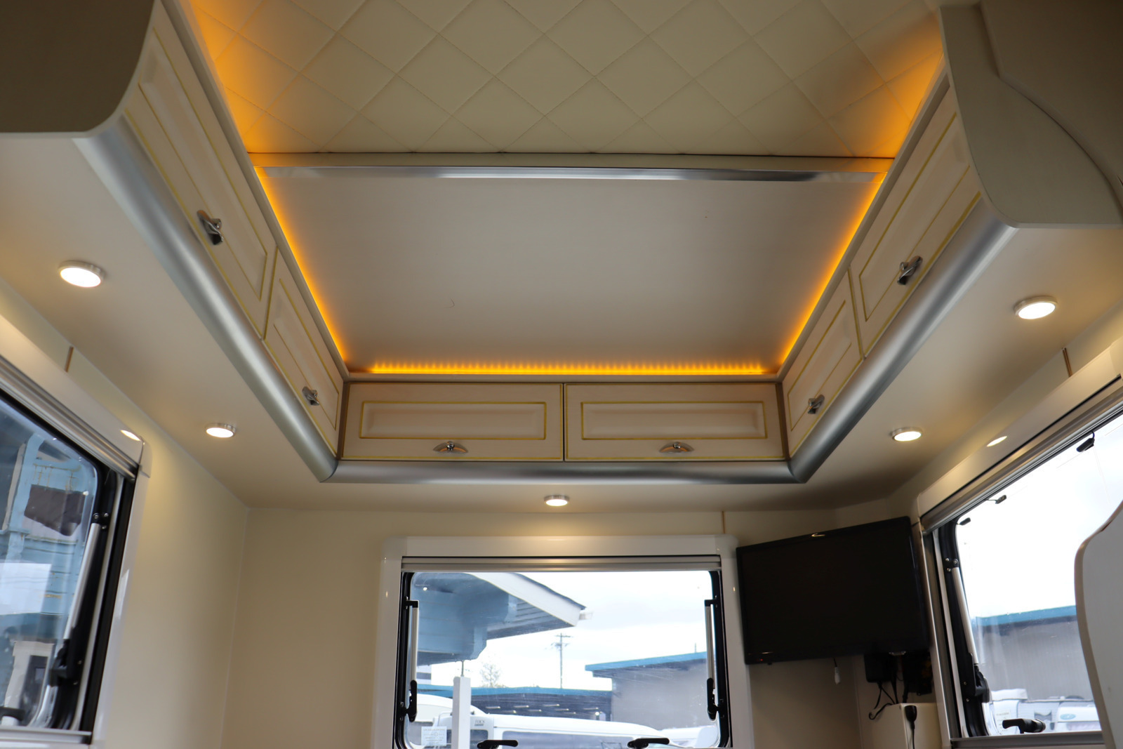 キャンピングカー軽キャンパー