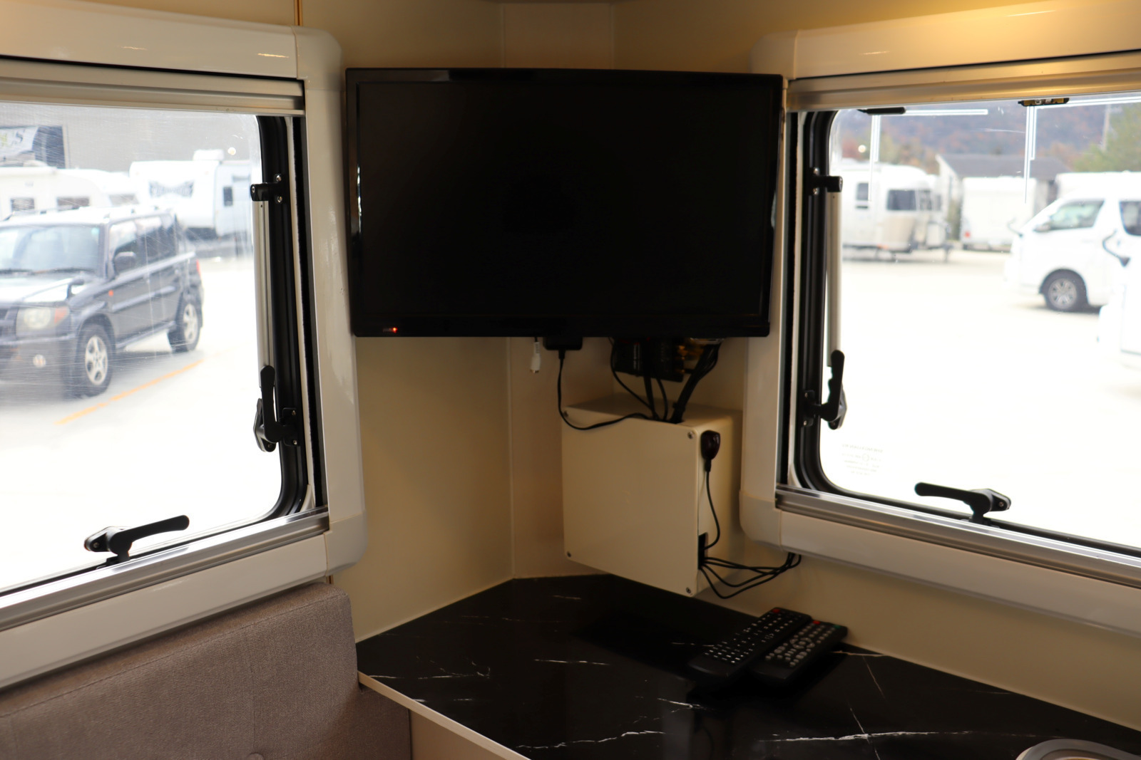 キャンピングカー軽キャンパー