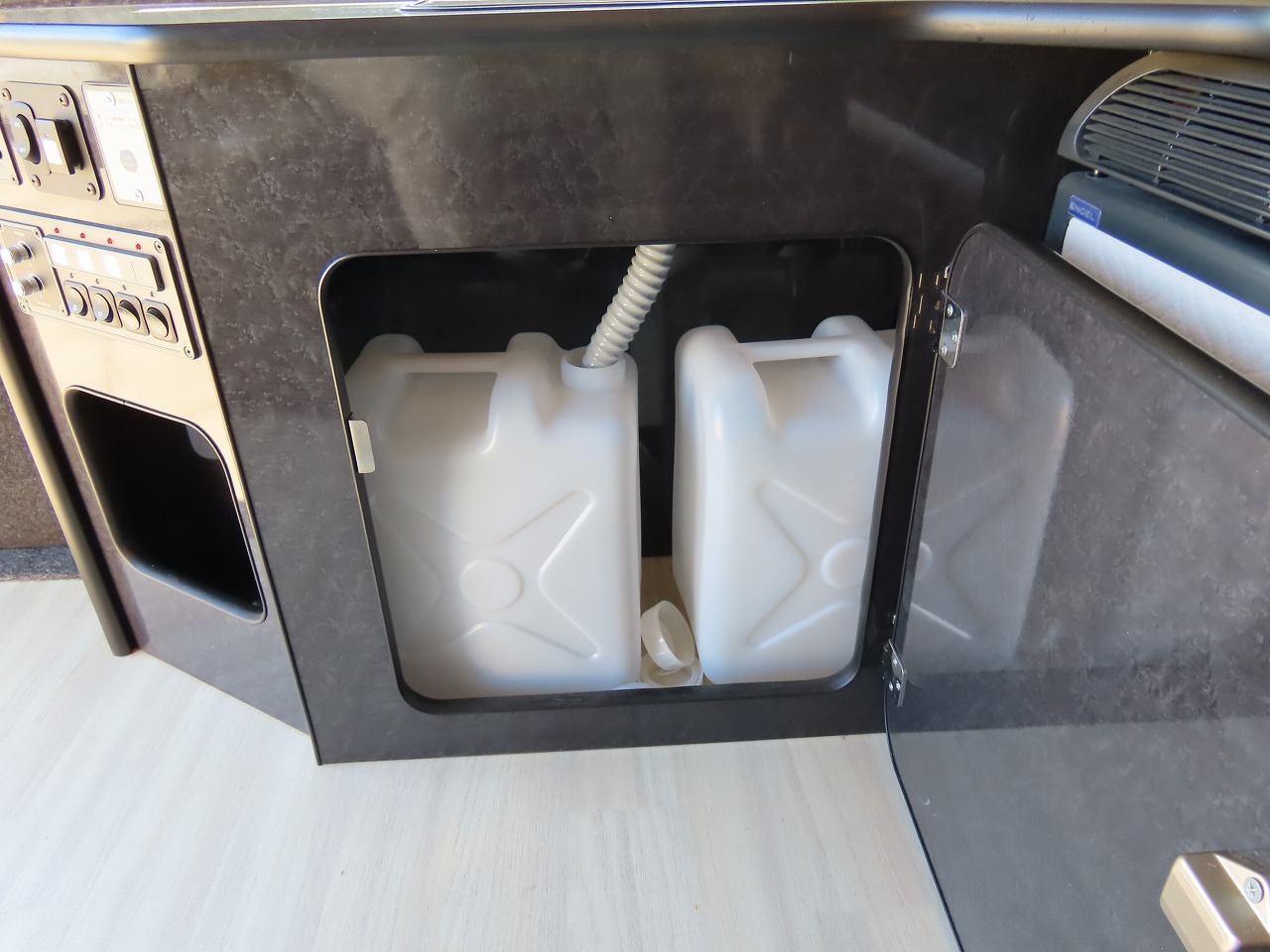 キャンピングカーバンコン