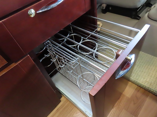 キャンピングカーバスコン