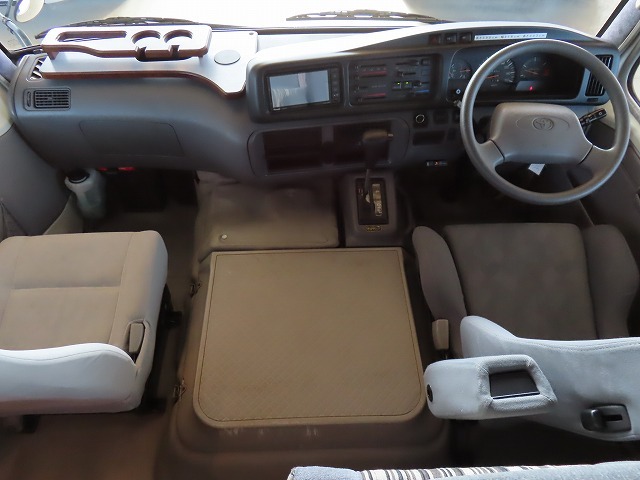 キャンピングカーバスコン