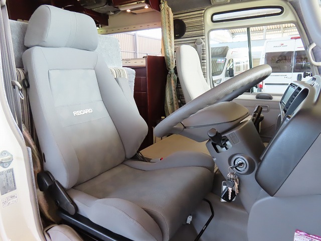 キャンピングカーバスコン