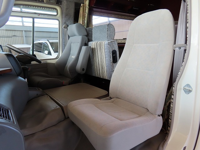 キャンピングカーバスコン