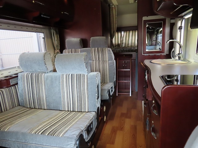 キャンピングカーバスコン